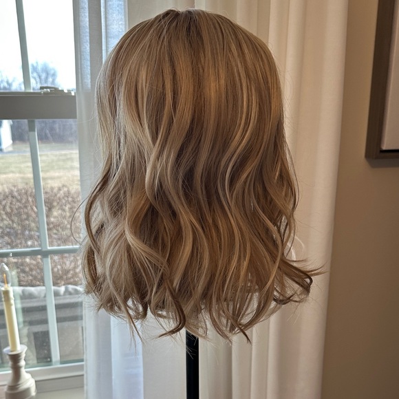 Chelsey Smith Crowns Blonde Wig - Picture 3 of 6